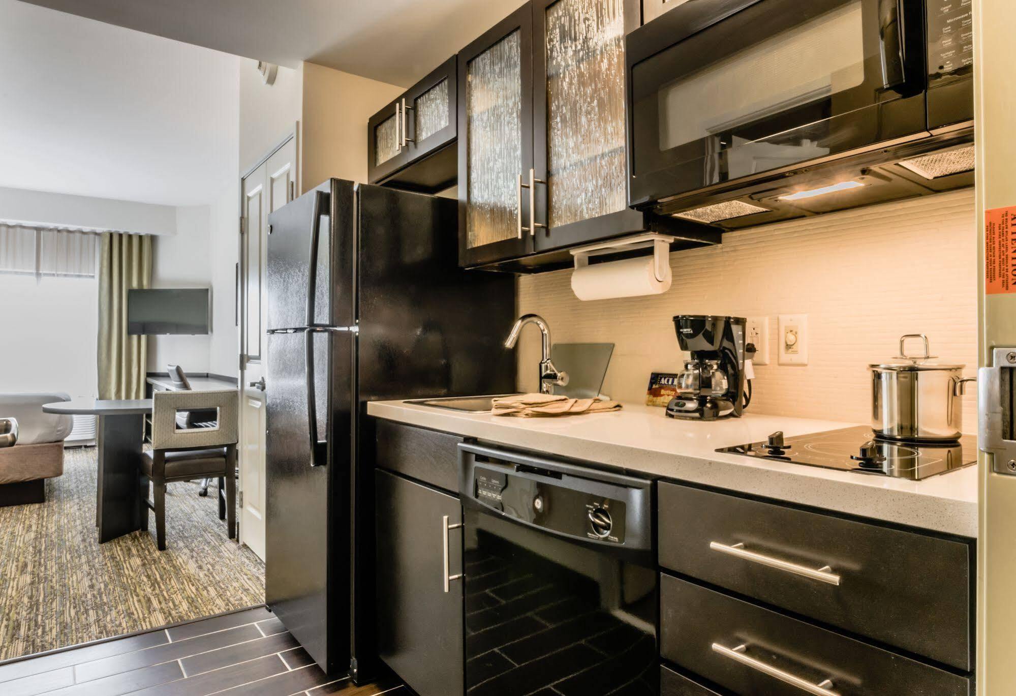Candlewood Suites - Hartford Downtown Екстериор снимка